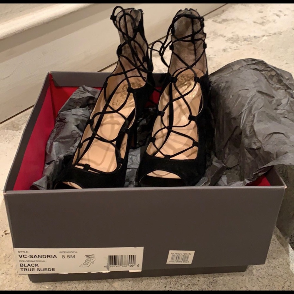 Vince Camuto Size 8.5 (black suede)